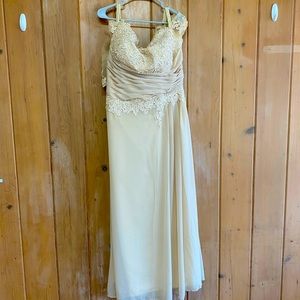 Champagne color, mother of the bride dress.